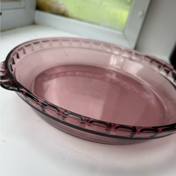Vintage PYREX Amethyst Glass Fluted Pie Pan #229 9.5in Diameter Deep Dish Plate - Picture 2 of 5